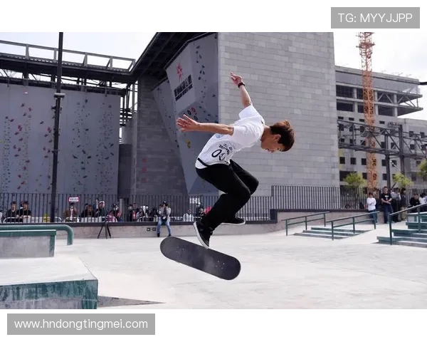 南京滑板队与武汉滑板队赛后复盘速度较量的精彩瞬间与战术分析