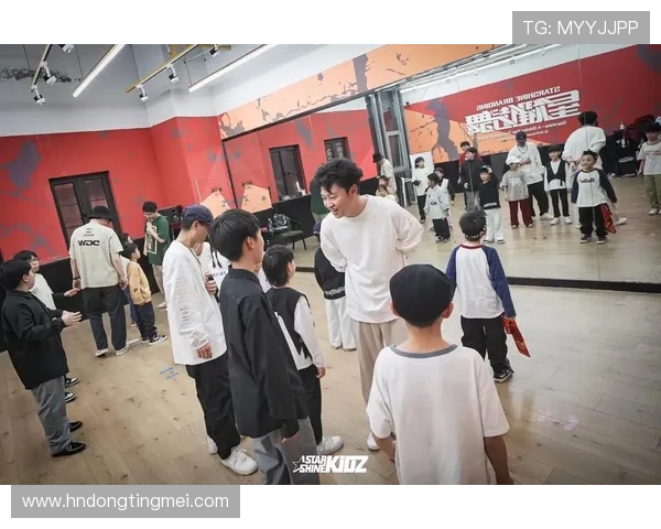 南京街舞队荣登全国团队协作排行榜第三名展现出色实力与默契配合