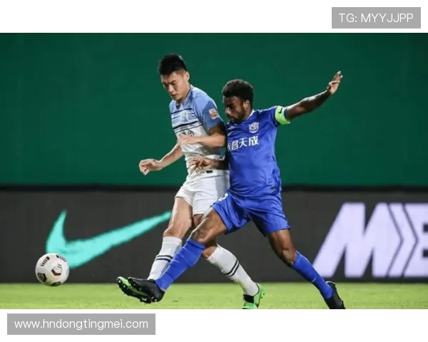 深圳足球队以70分领跑精英赛积分榜展现强劲实力