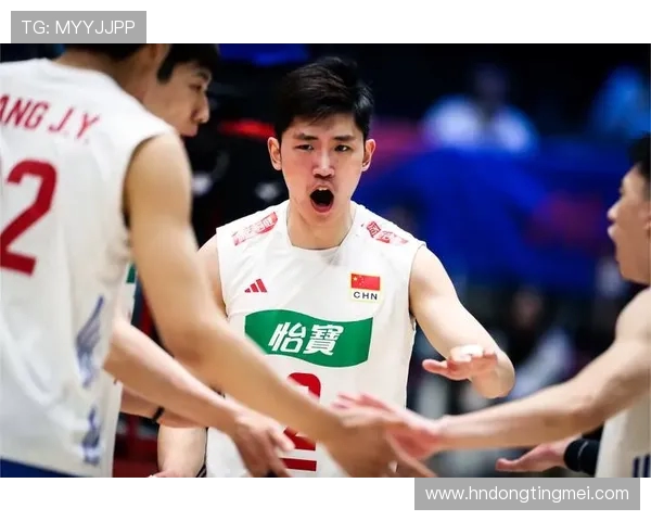 中国男排与俄罗斯男排激战正酣争夺世界排球赛荣耀之巅